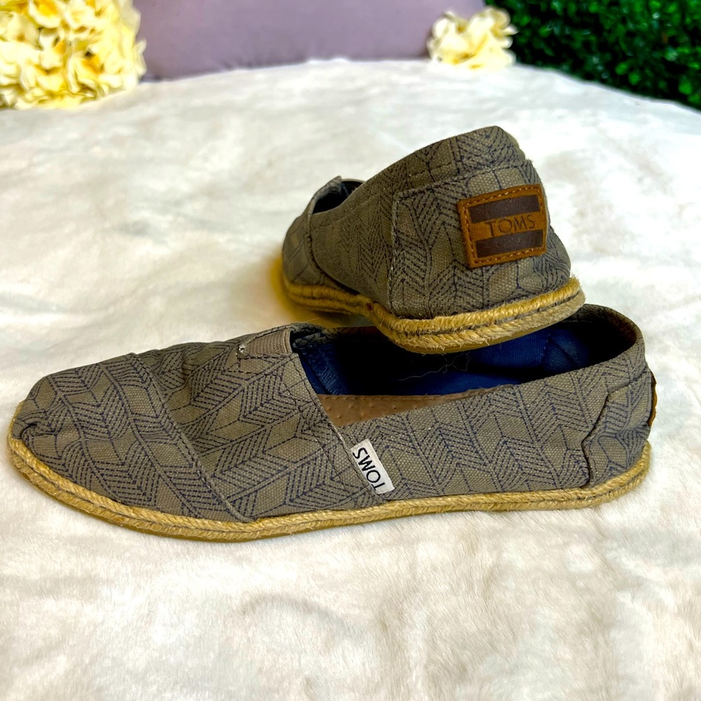 TOMS slip on canvas shoes; gray with navy blue design, size 7